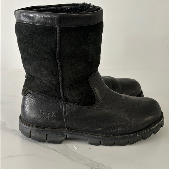 UGG Men's Black Boots - Picture 1 of 4